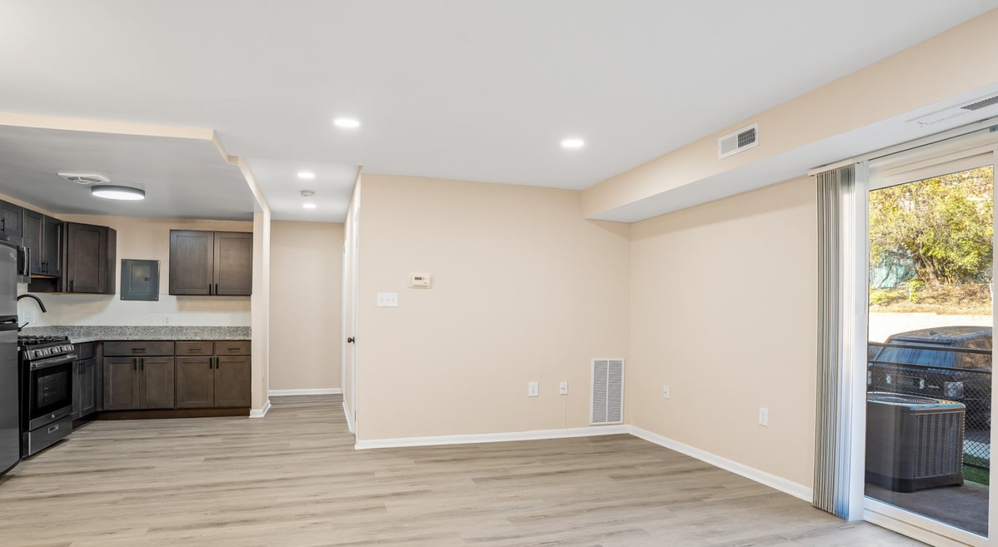 Raleigh Court Apartments Image 8