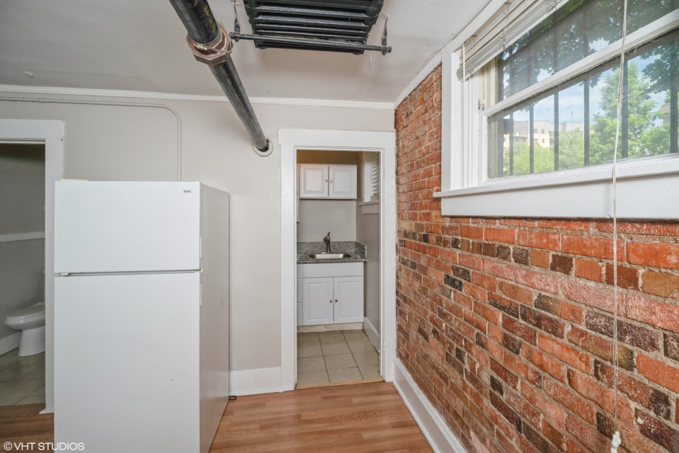 1170 Logan Image 11