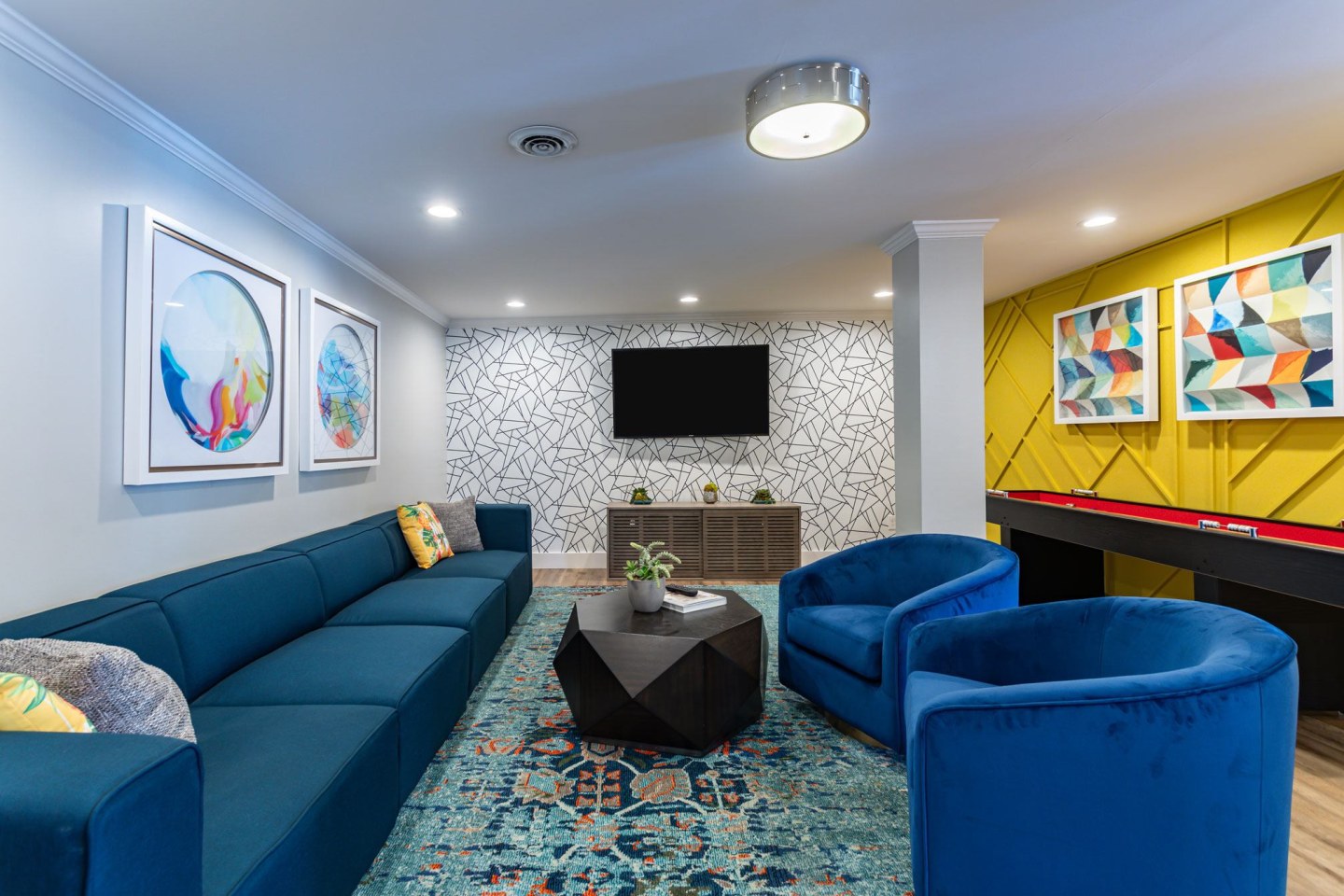 865 Bellevue Image 19