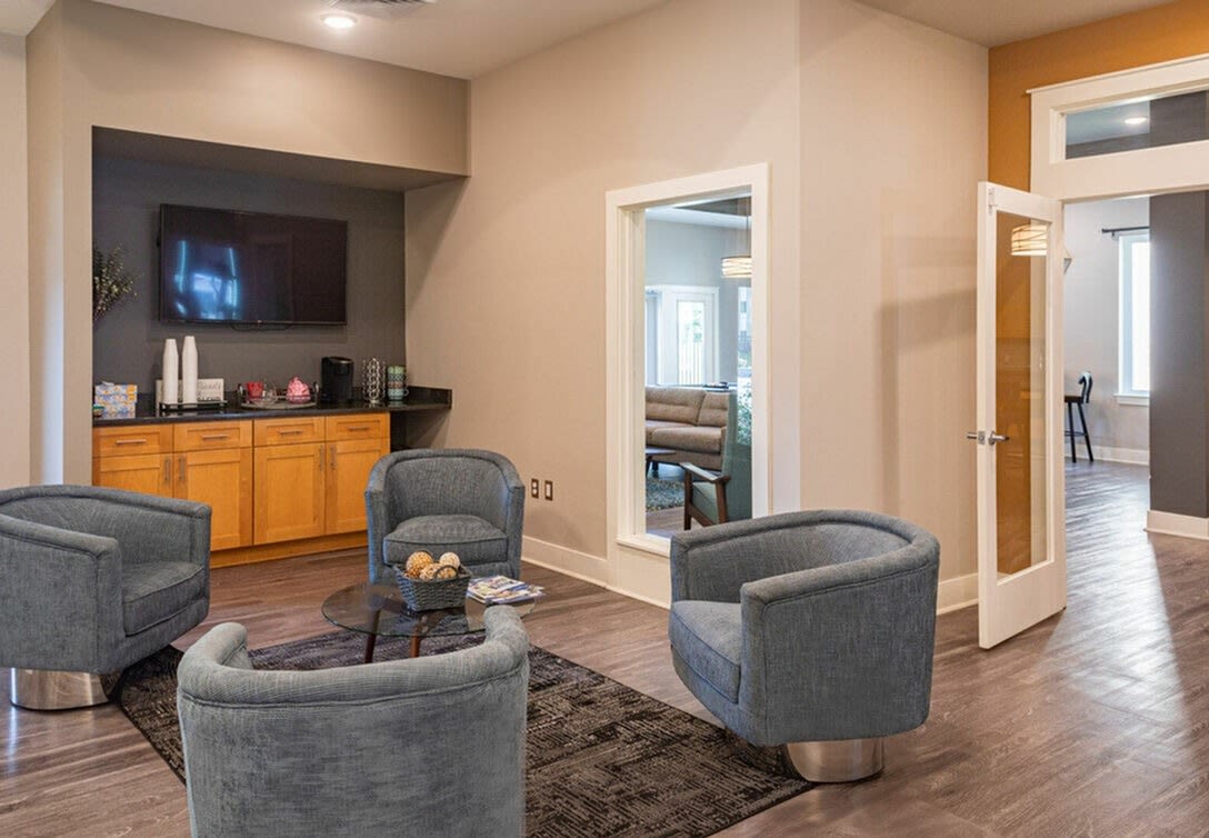 Carriage Club Apartments Image 6