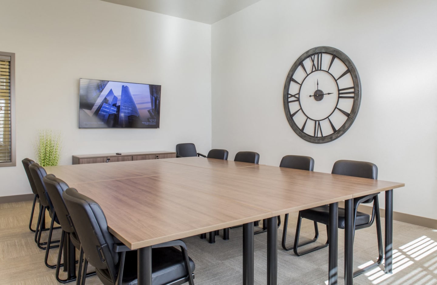 Axis Apartments Image 4