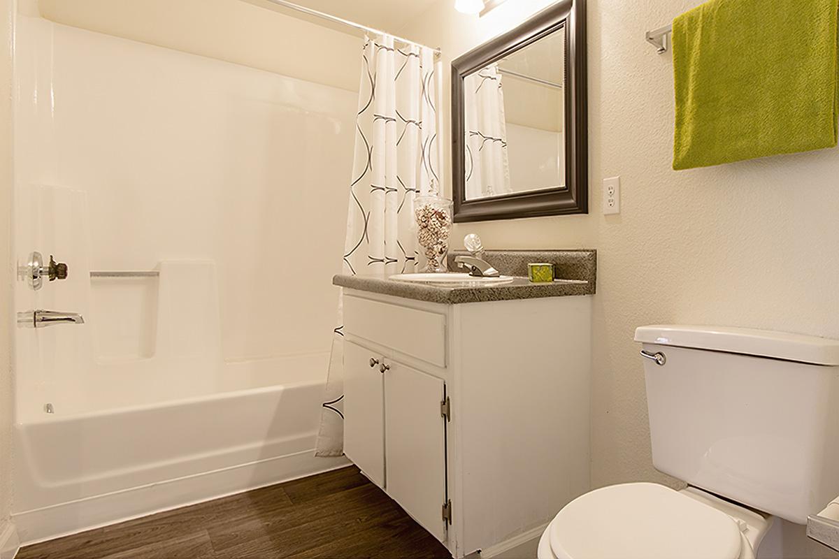 Coral Point Apartments Image 11
