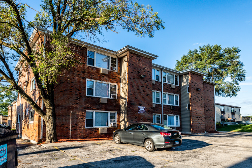 14031 S School Apartments Image 5