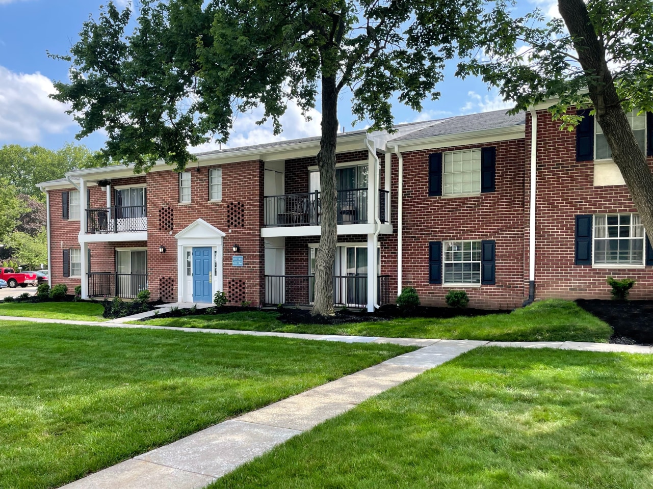 Delmont Apartments Image 12