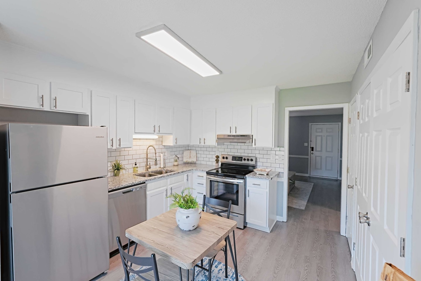 Lindsey Manor Apartments Image 10
