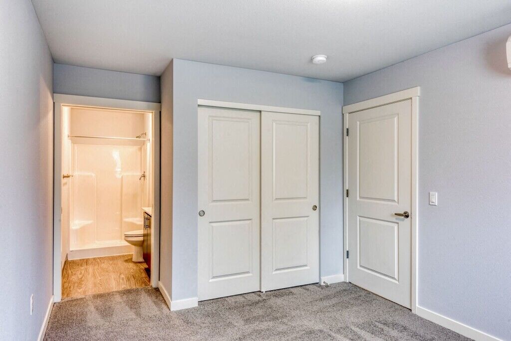 Queen Court Apartments Image 30