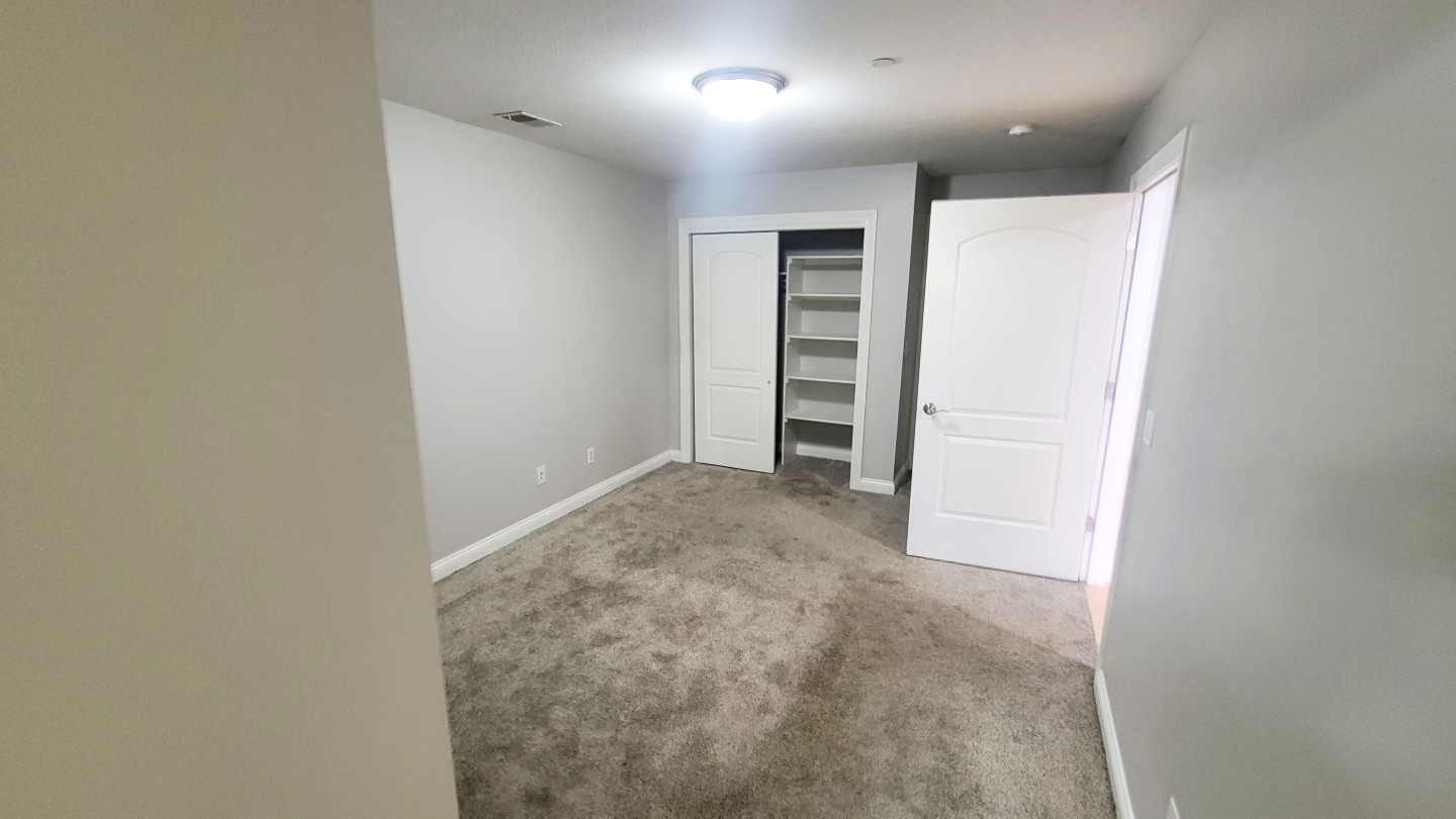 Suites on 933 Image 9