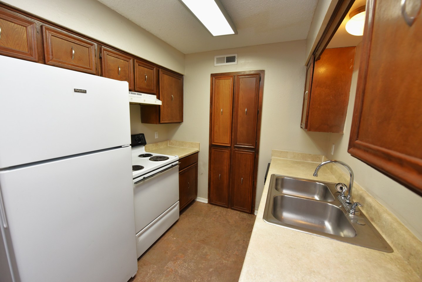 Raintree Meadows Apartment Homes Image 10