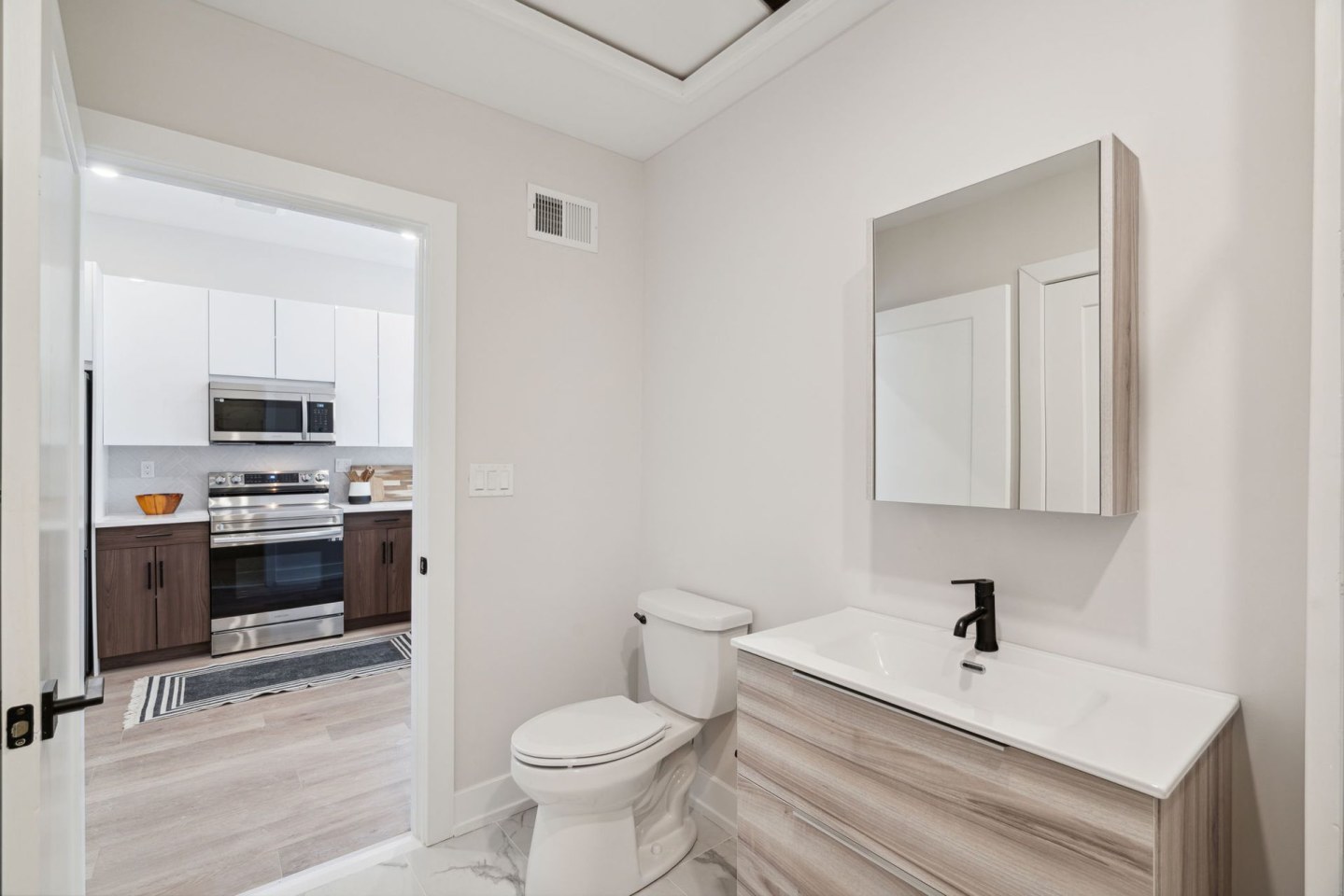 720 Thompson Street Image 37