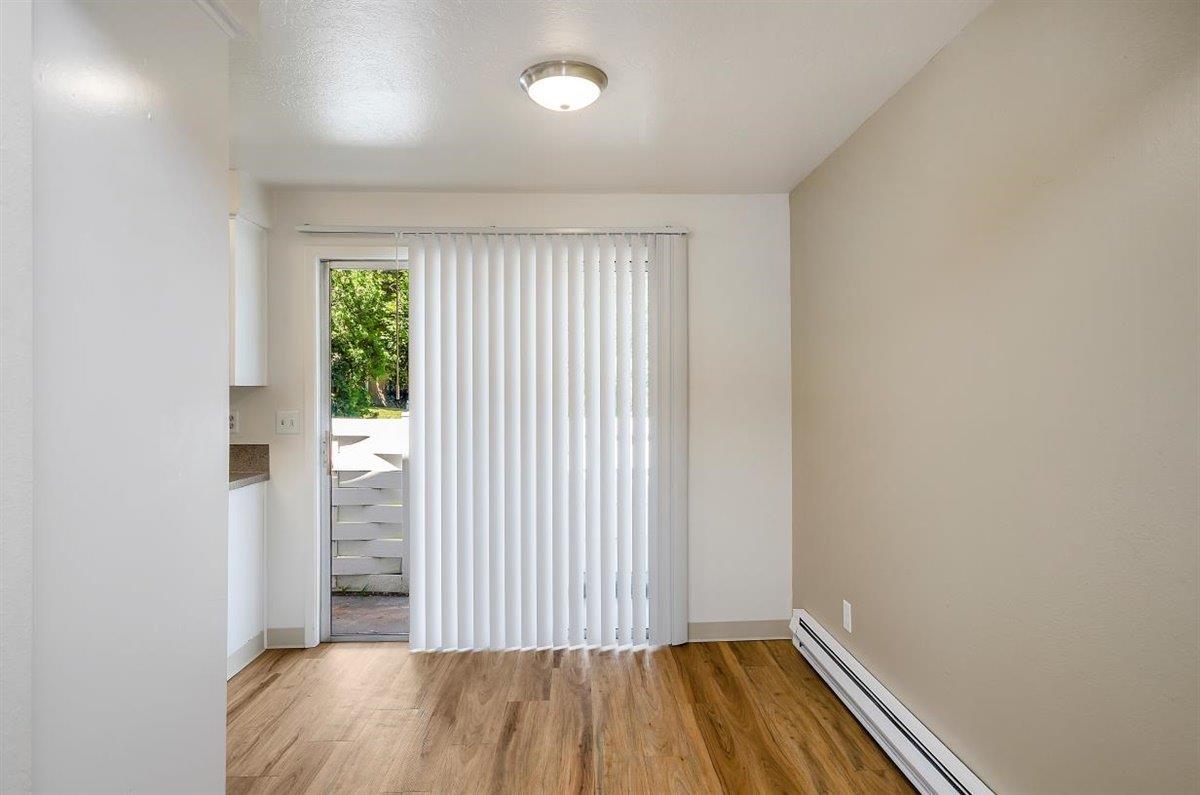 Sugar Pine Townhomes Apartments Image 9
