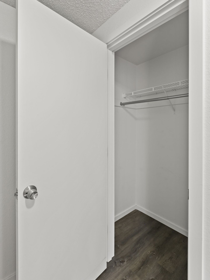 Pacific Terrace Image 18