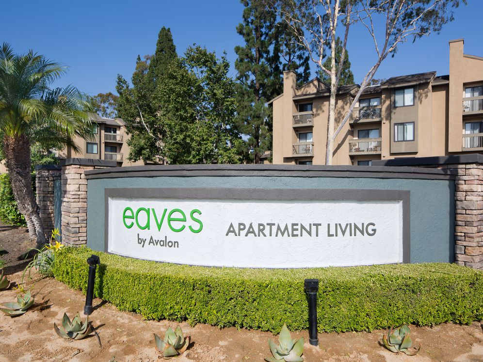 eaves Lake Forest Image 29