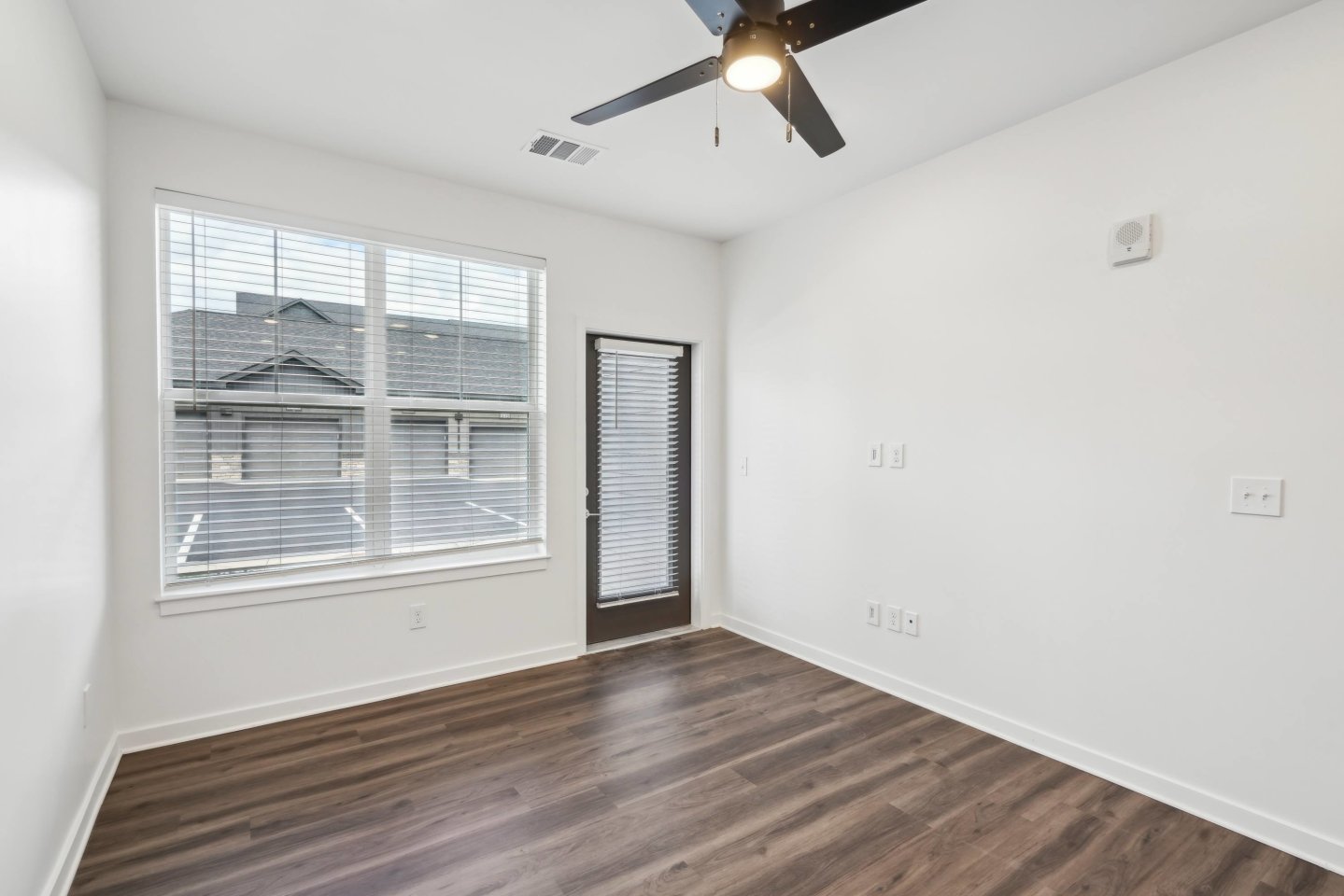 The Pullman Luxury Apartment Homes Image 44