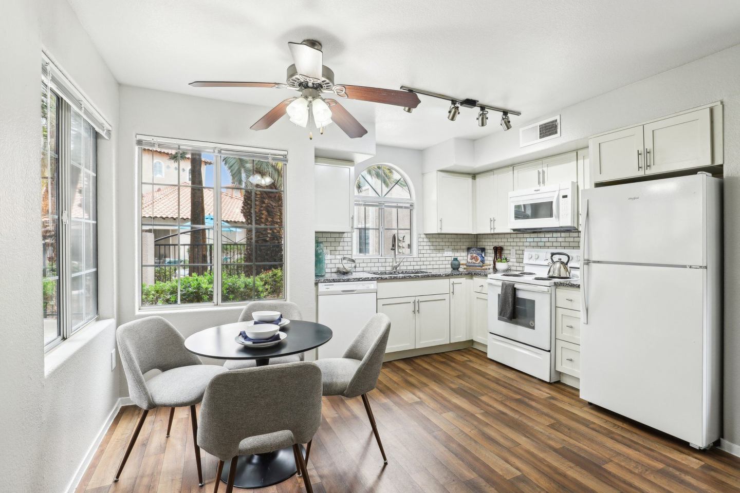 Senior Housing - Valley View by Welltower Living Image 3