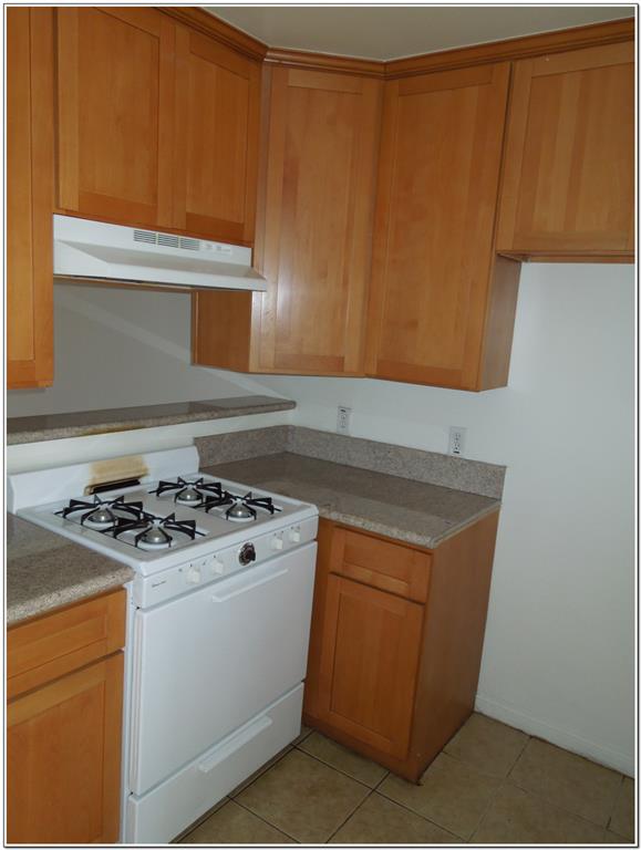 563 N Kenmore Ave Image 3