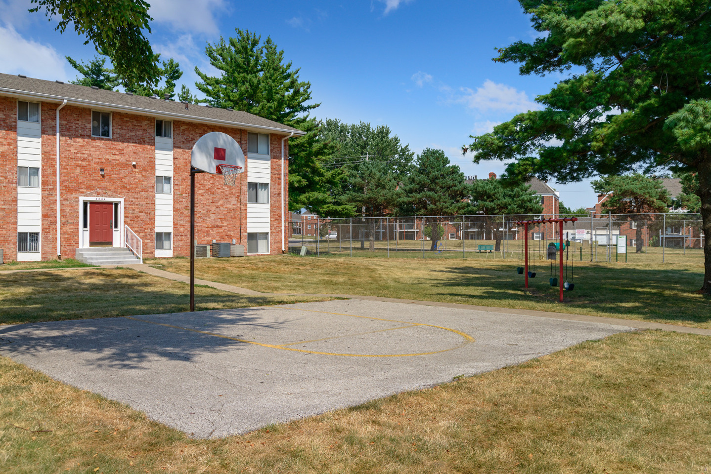 Colonial Village Image 11