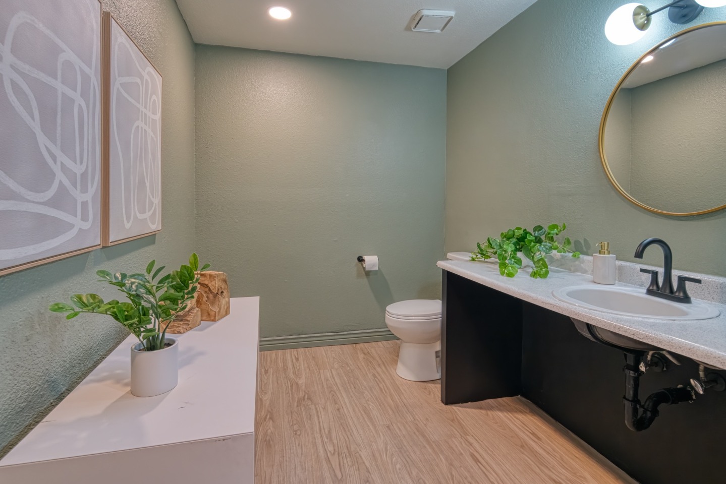 Treehouse Apartments Image 34
