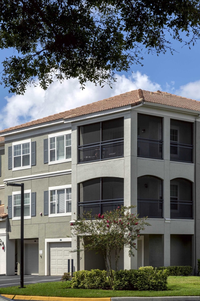 Lake's Edge Apartments Image 24