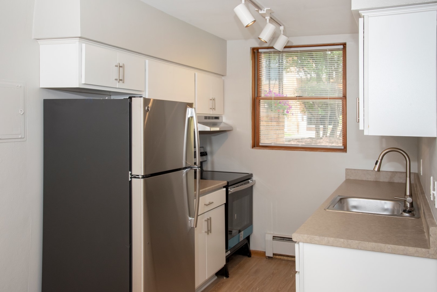 South Highland Apartments Image 16