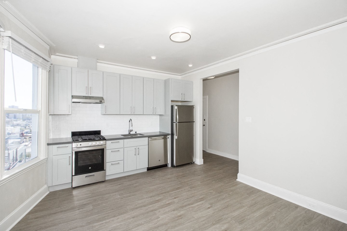1125 BROADWAY Apartments Image 2