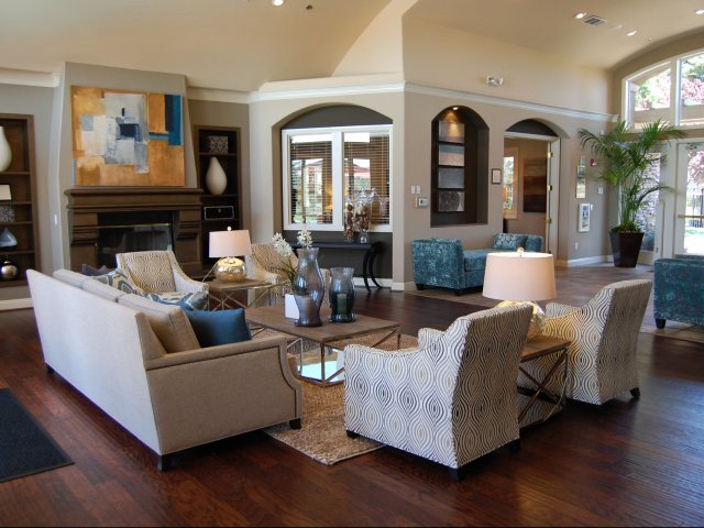 Pinnacle at Galleria Luxury Apartments Image 14