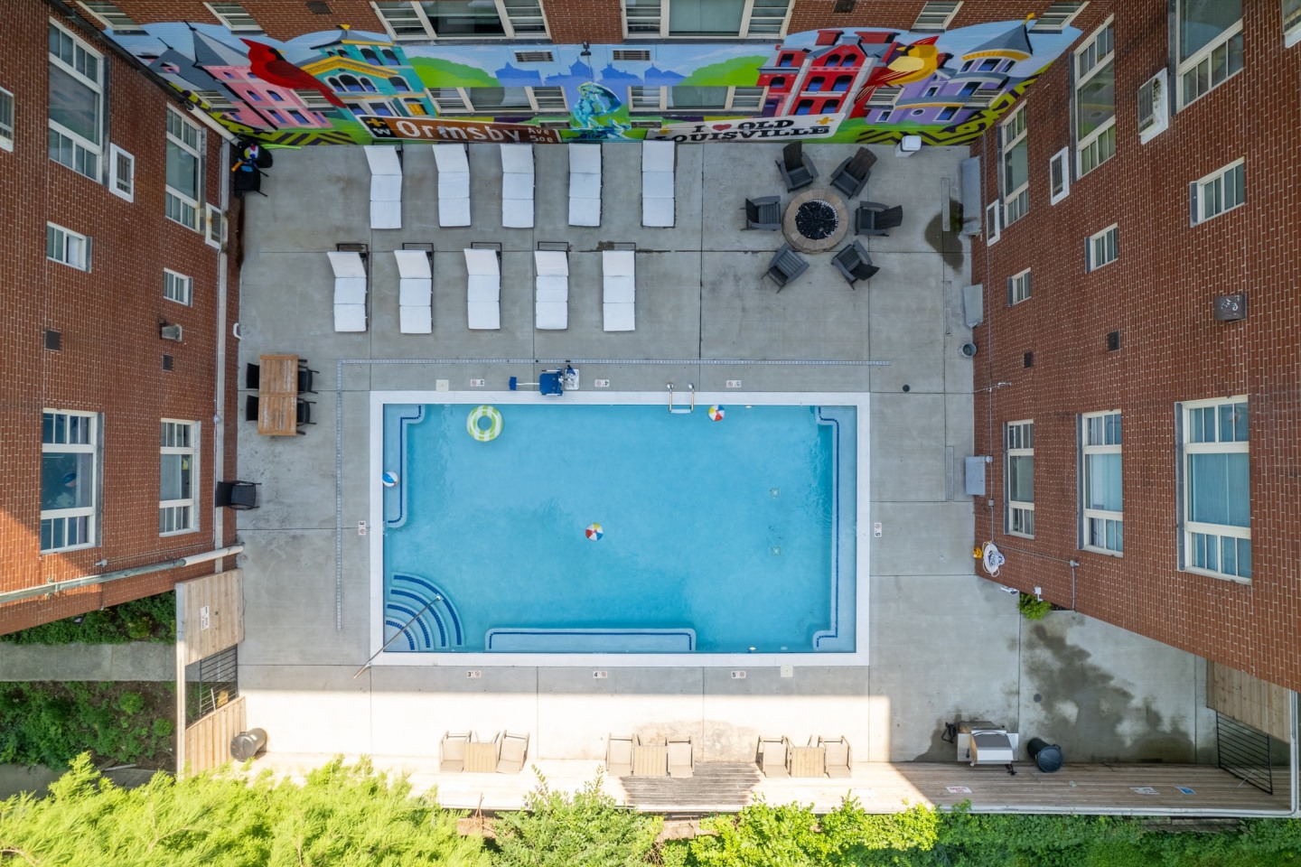 Park Chateau Apartments Image 2