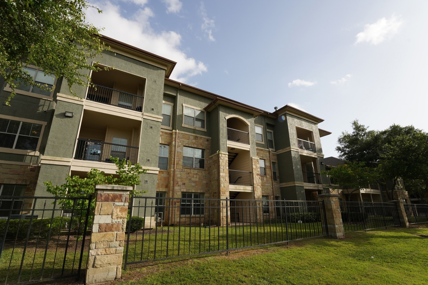 Residences at  Riverpark West Image 54
