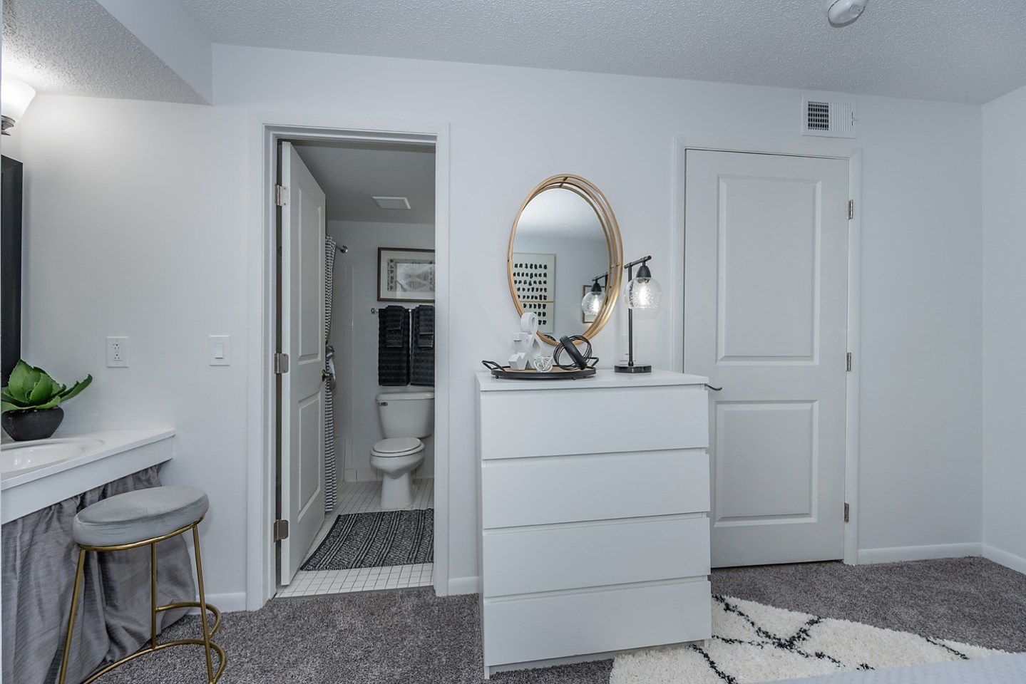 Mill Pond Apartments Image 10