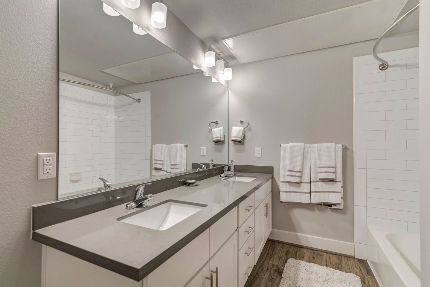 Regal Parc Apartment Homes Image 14