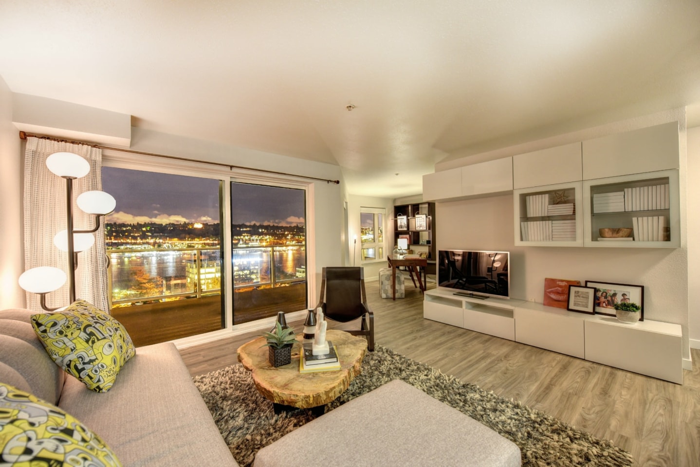 Summit at Lake Union Image 7