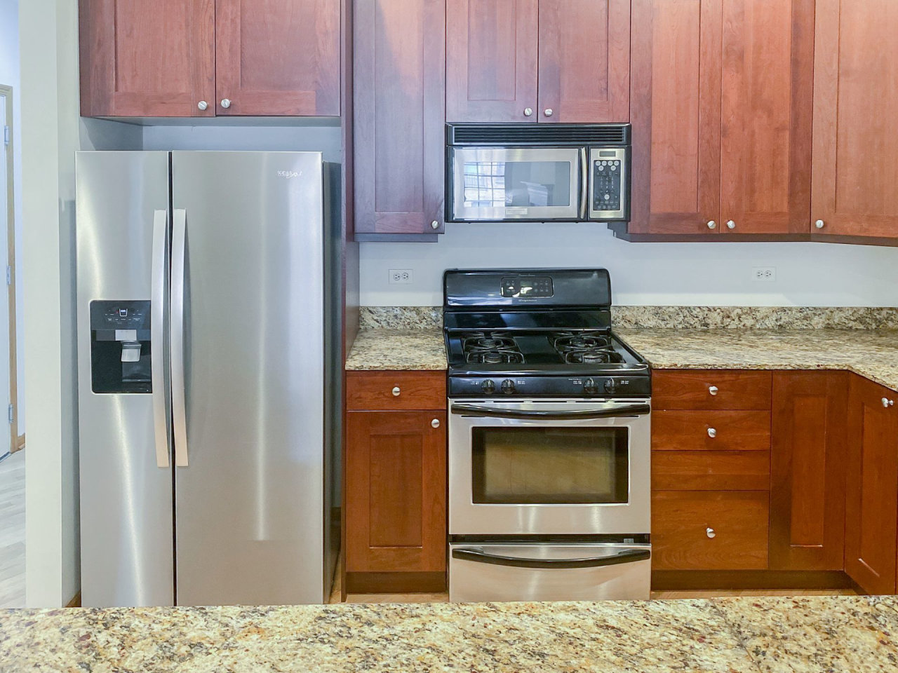 3338 North Sheffield Ave. Apt. Image 6