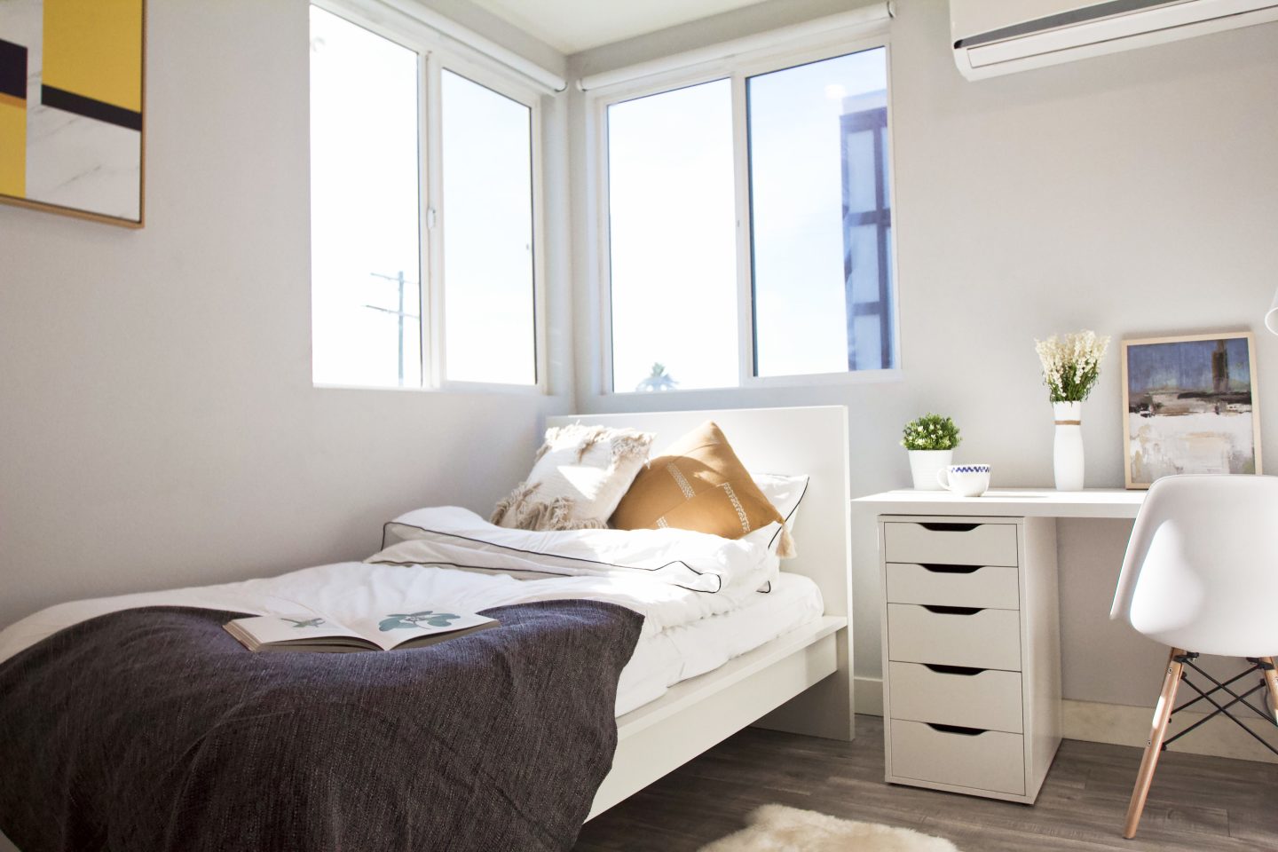 1729 W Adams Boulevard - Co-Living Image 3