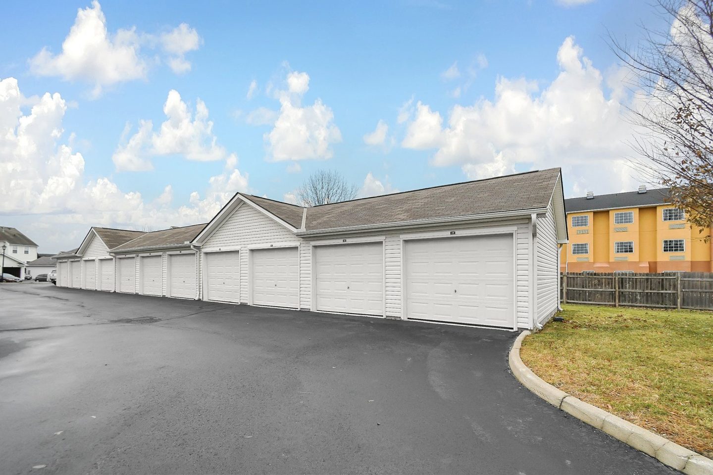 Hartford Village Commons Image 9