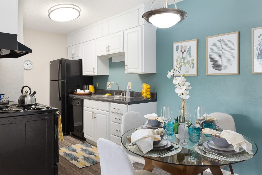 Edgewater Village Apartments Image 3