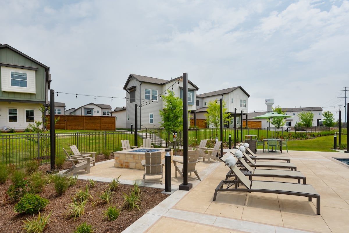 Collection Hunter Crossroads Townhomes Image 17