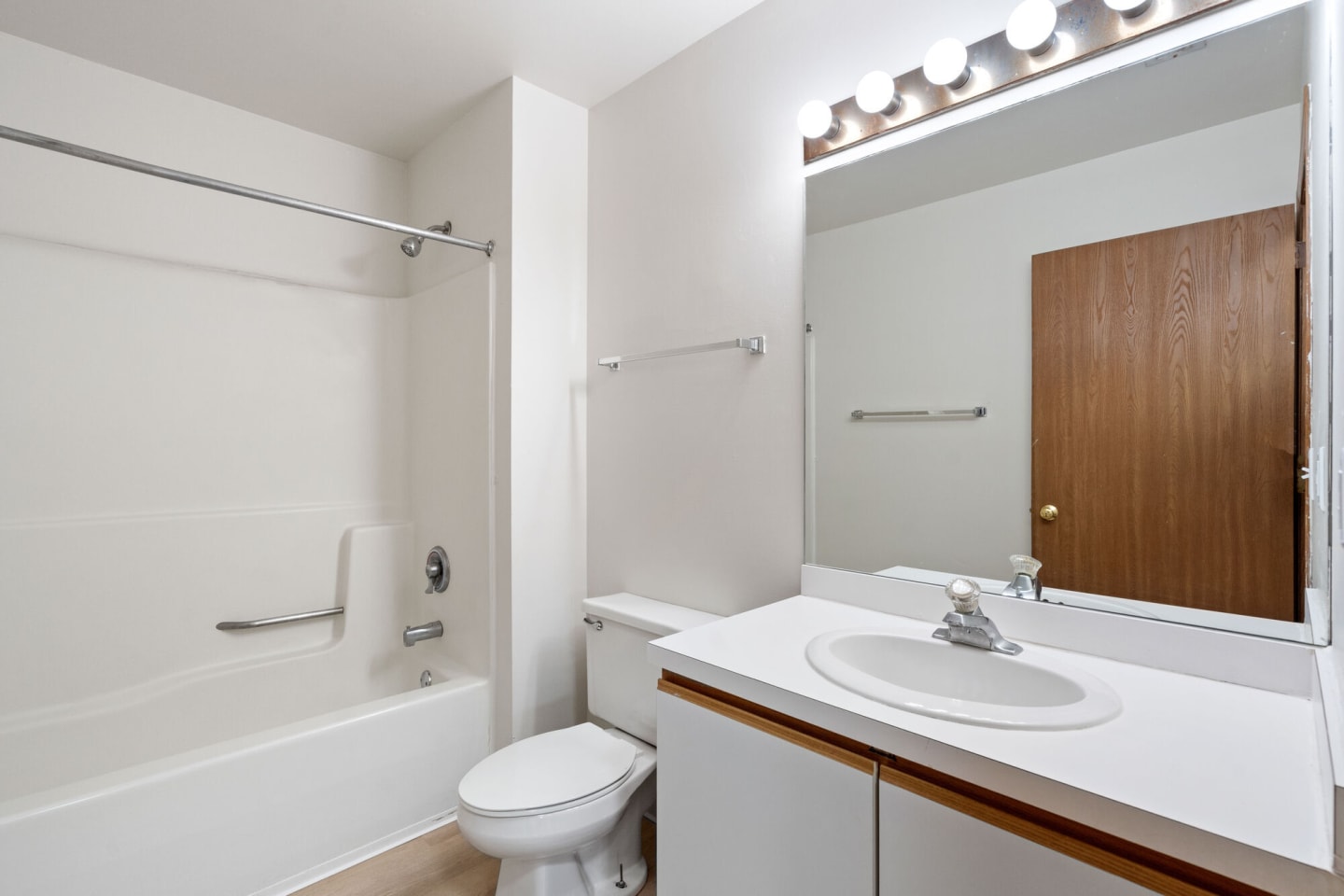 West Court Apartments Image 12