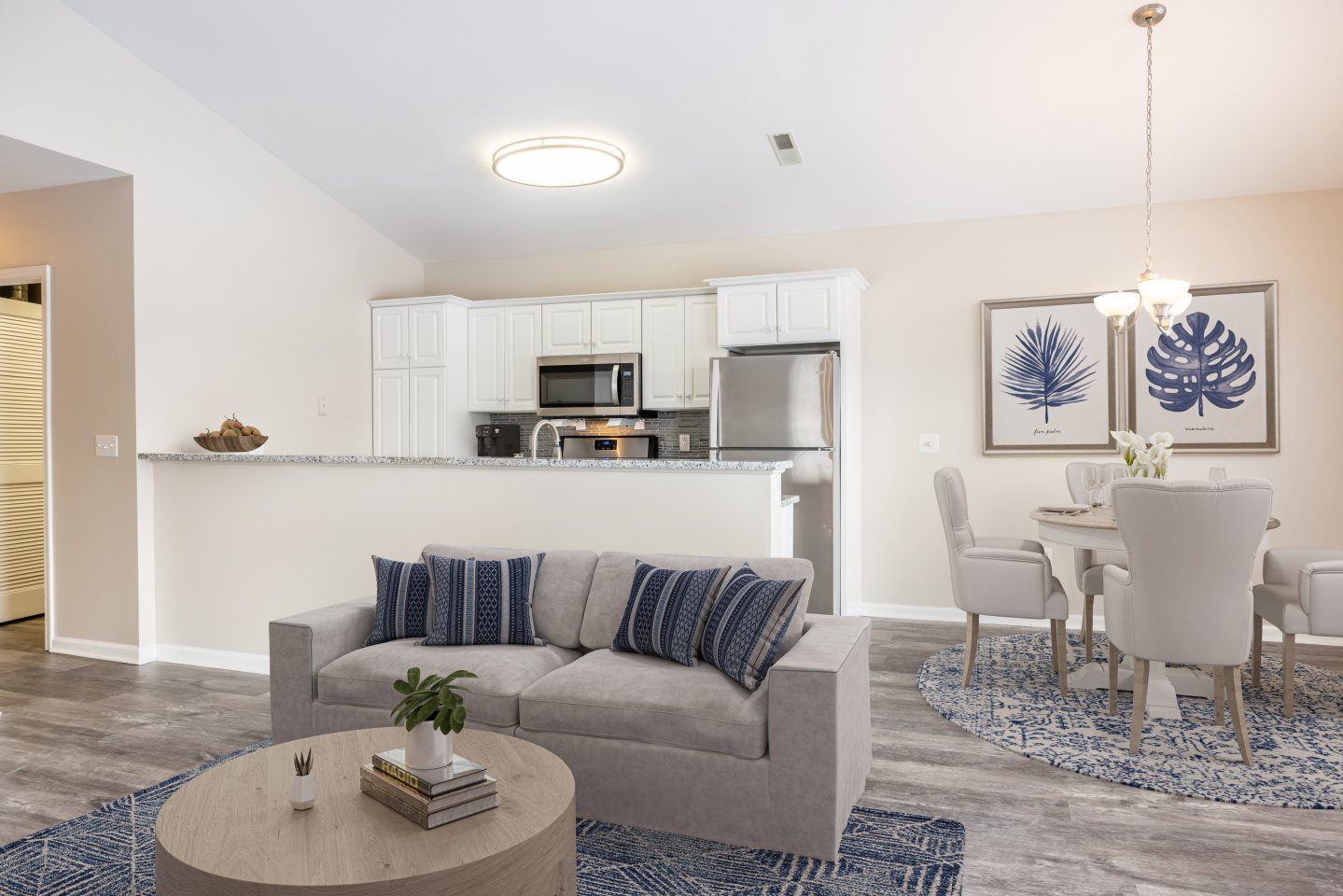 Oakmonte Apartments Image 4
