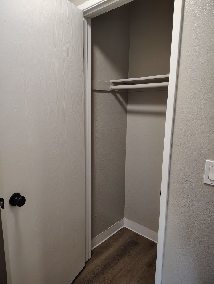 Edgewater Apartments Image 29
