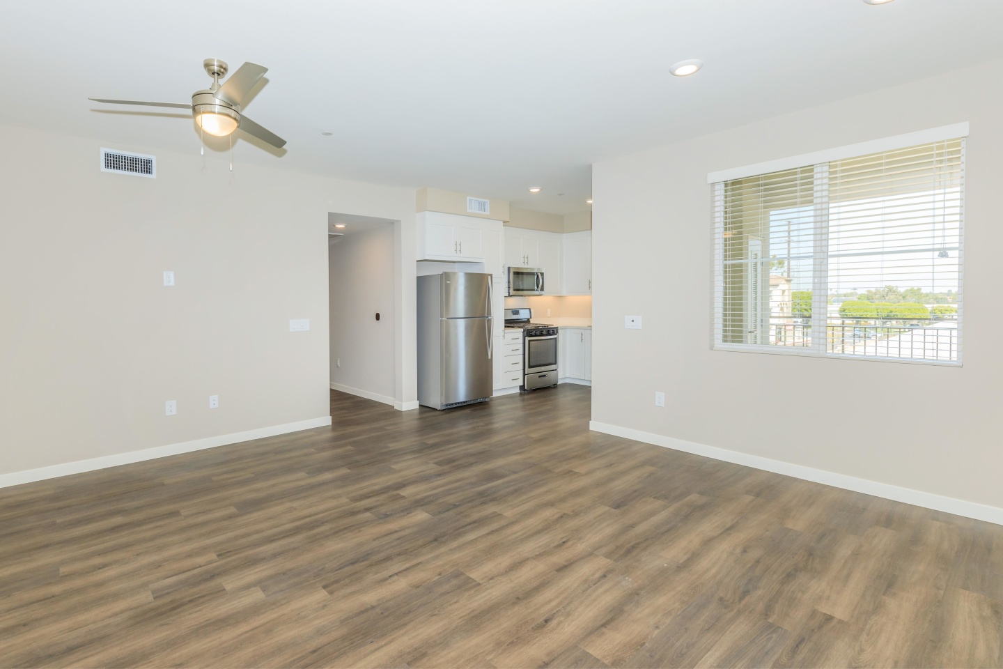 Los Alamitos Luxury Apartments Image 7