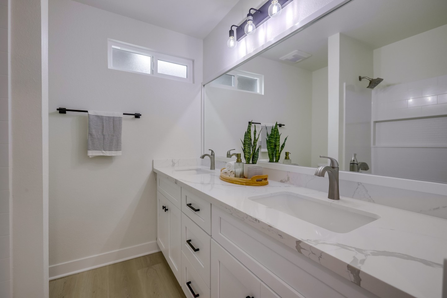 VIVA Apartment Homes Image 14