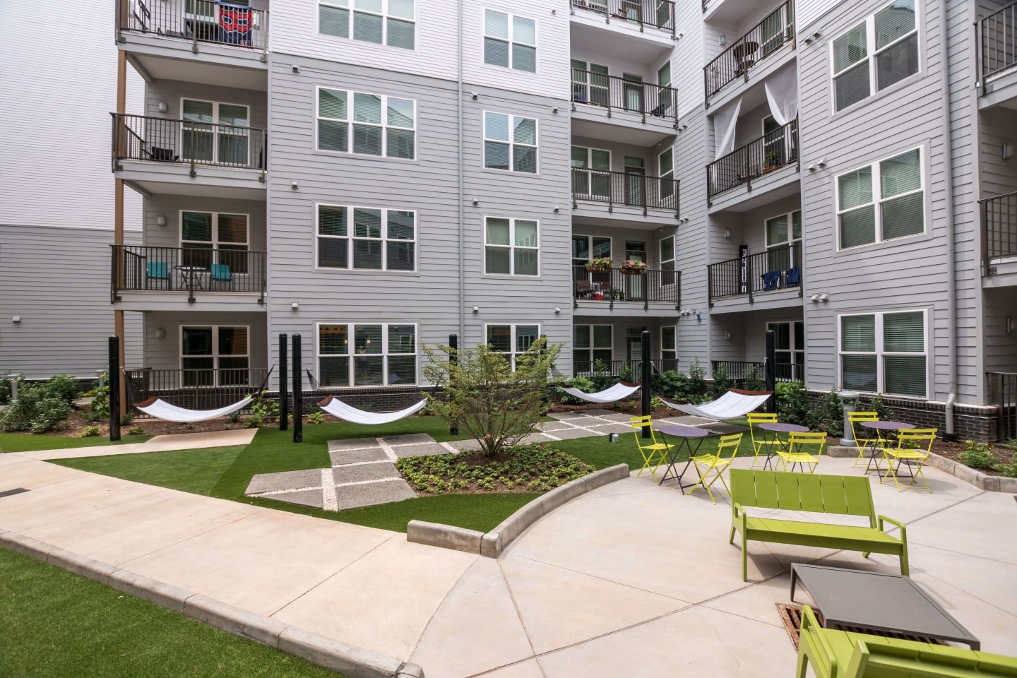 One 305 Central Image 17