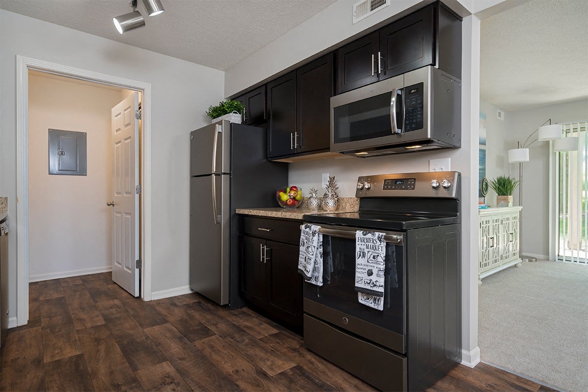 Beacon Lake Apartments Image 1