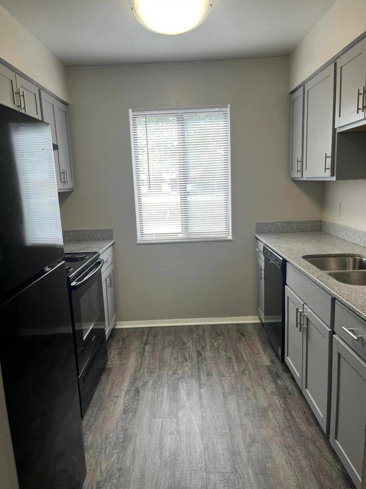 Black Hawk Apartments Image 10
