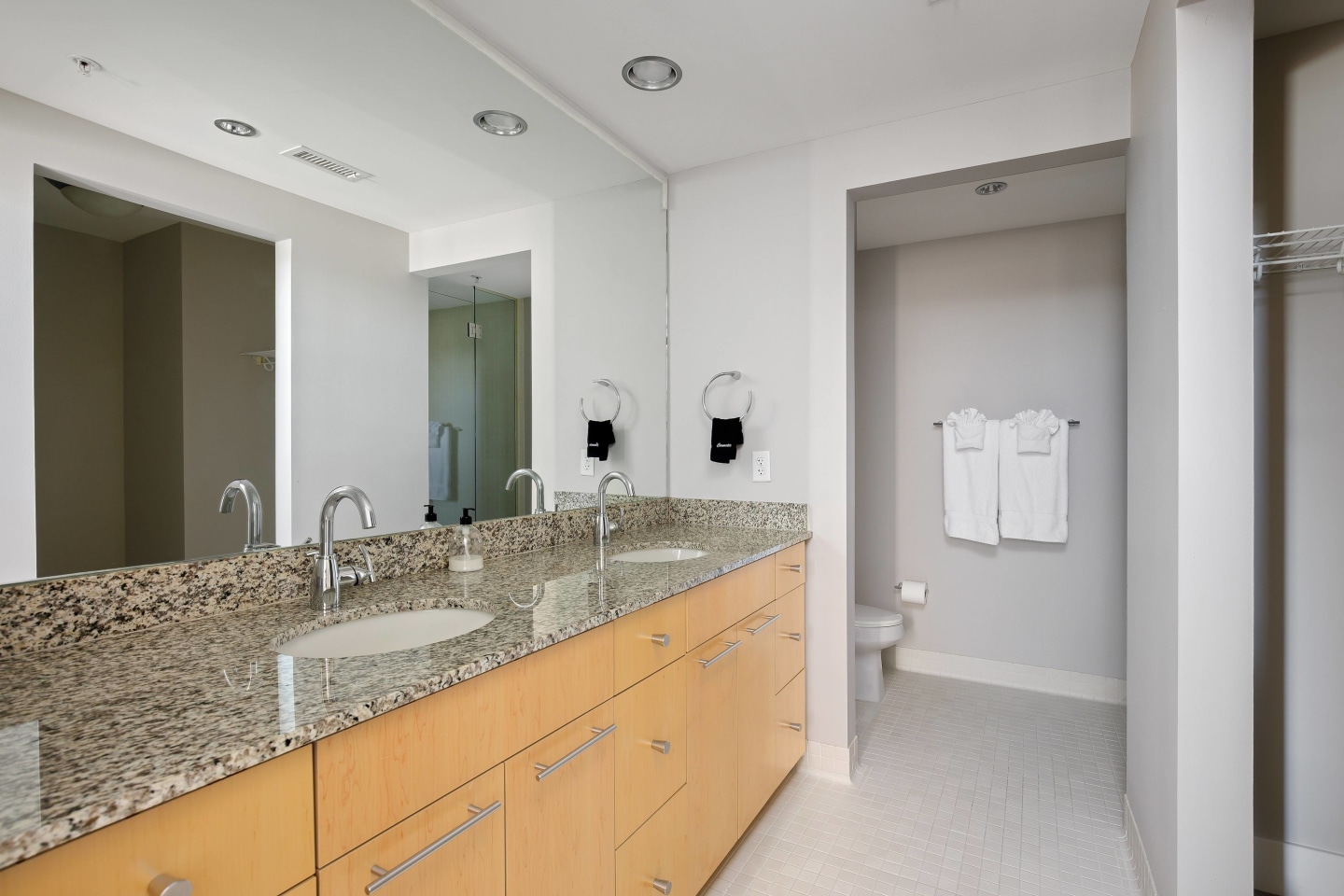 909 Walnut Image 11