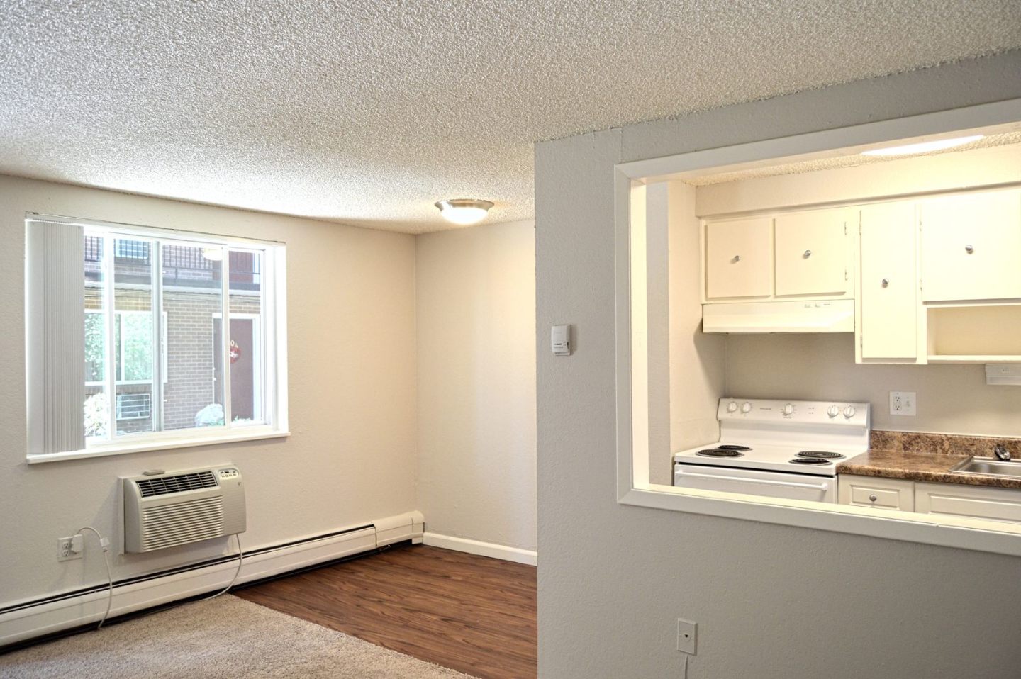 Joliet Towers Apartments Image 4