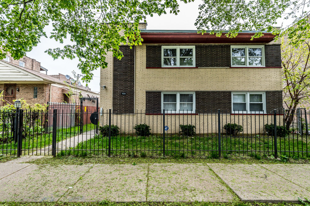 7927 S Ellis Ave Image 2