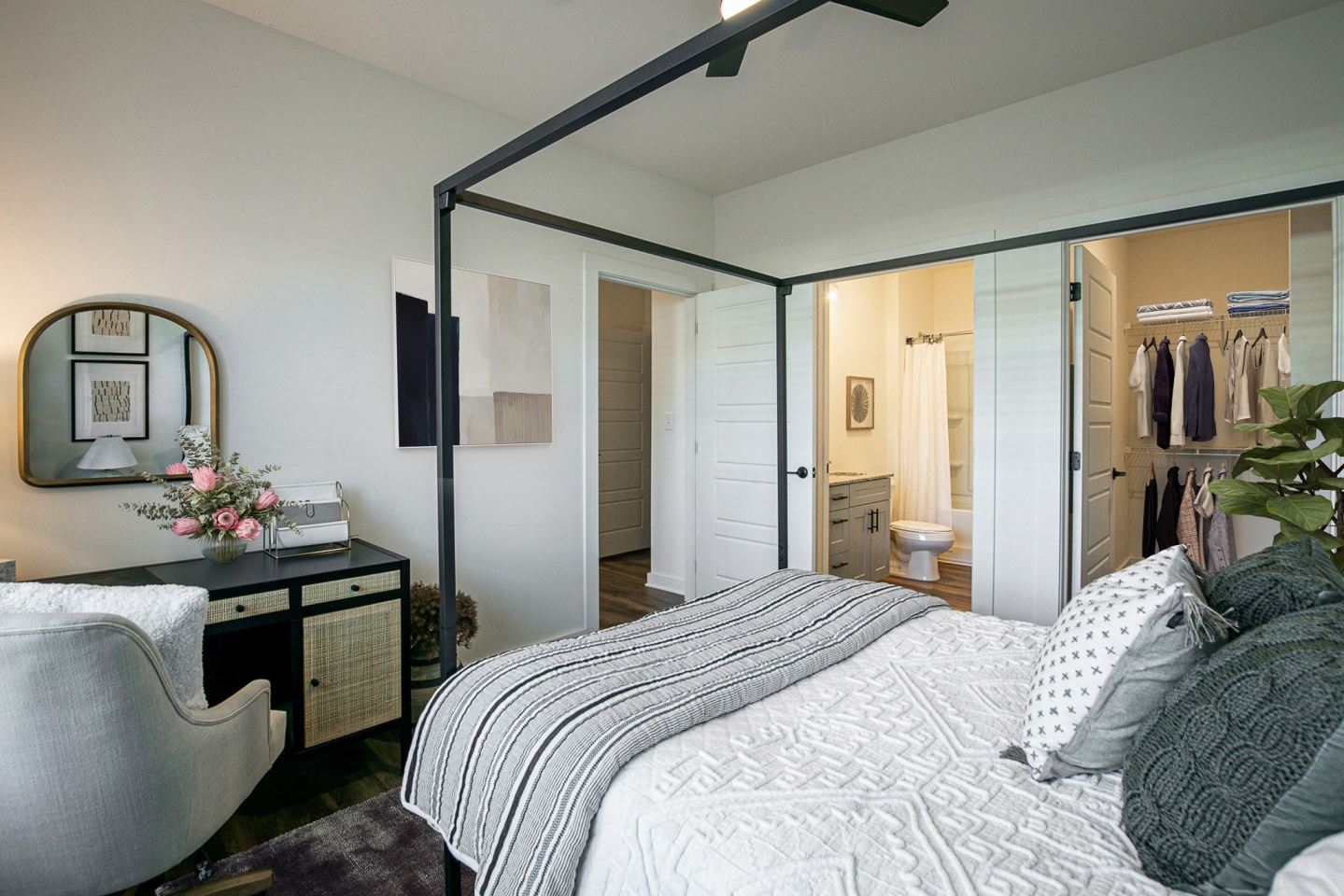 Farmhouse Luxury Apartments Image 35