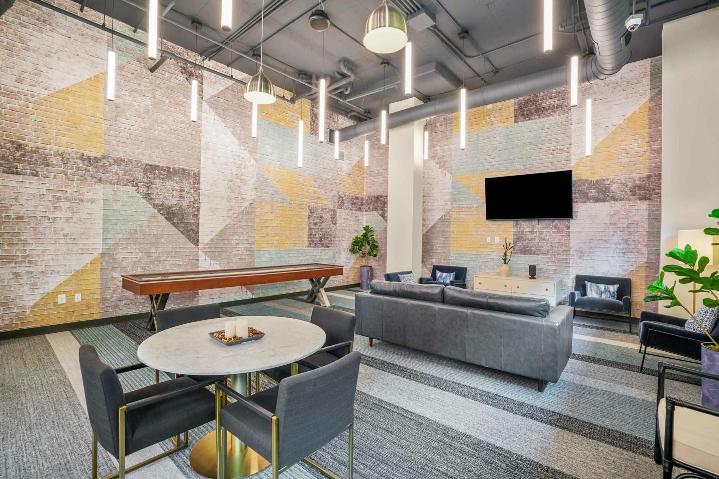 555 Boulevard Image 12
