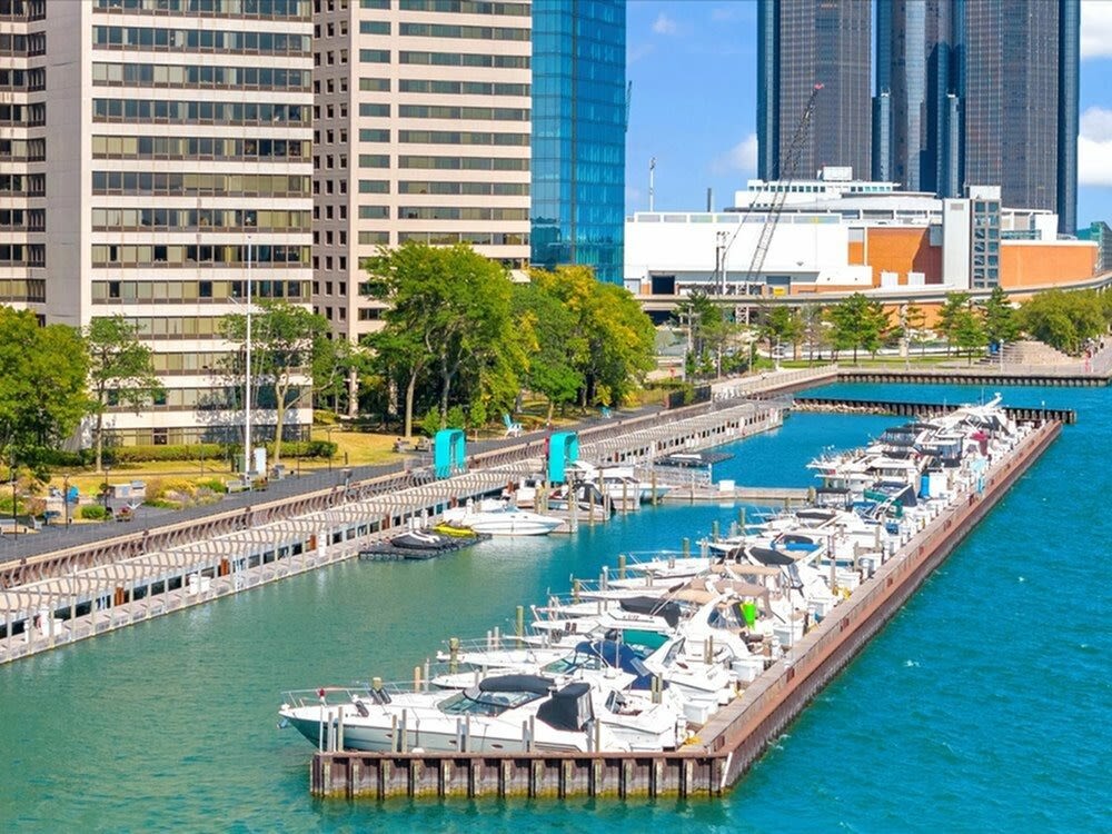Riverfront Towers Image 15