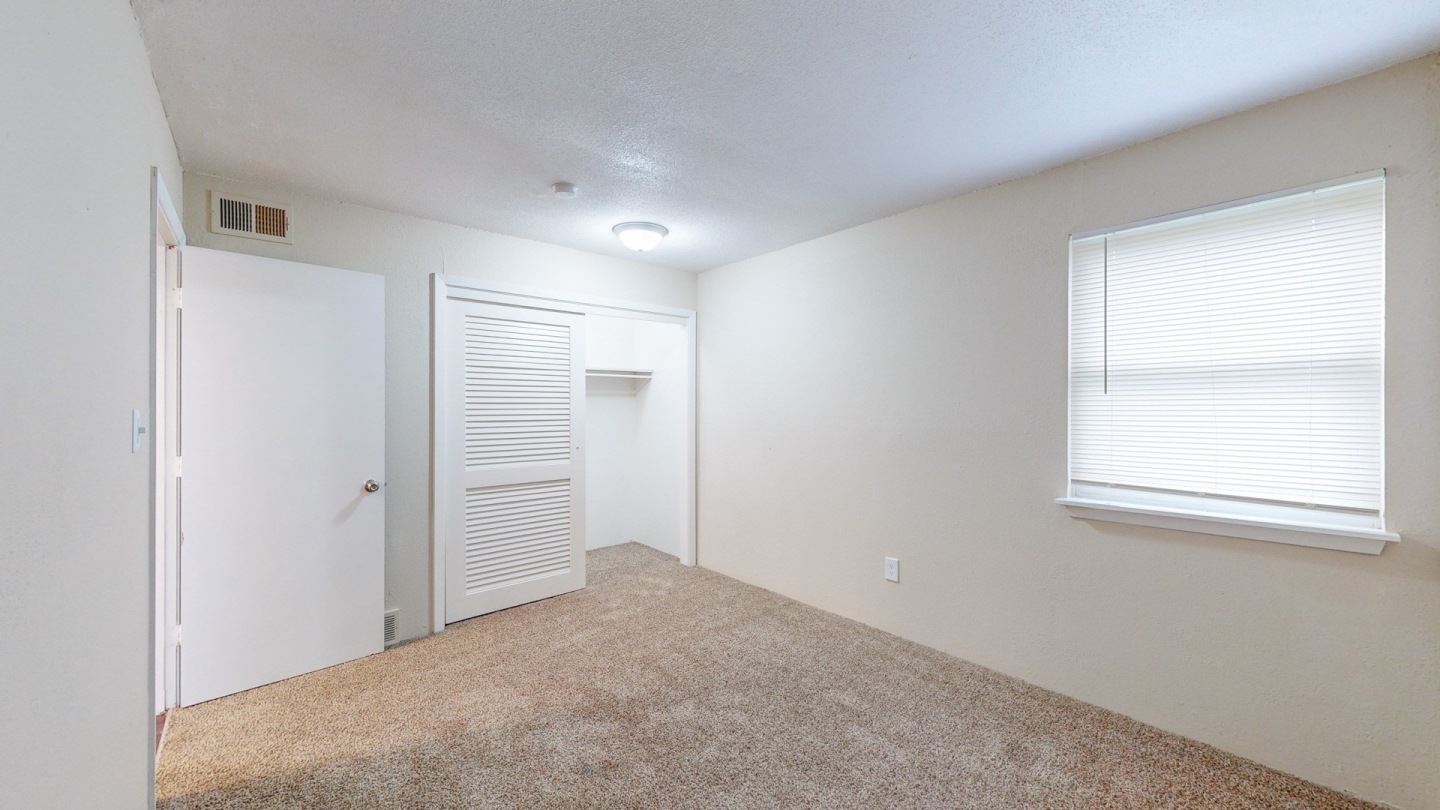 Skyline Apartments Image 17